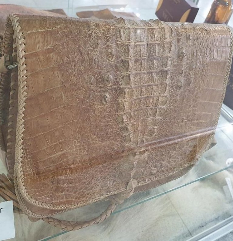 بۆ پارە هەزاران ئاژەڵ بە زیندویی دەکوڵێندرێن و پێستە دەکرێن